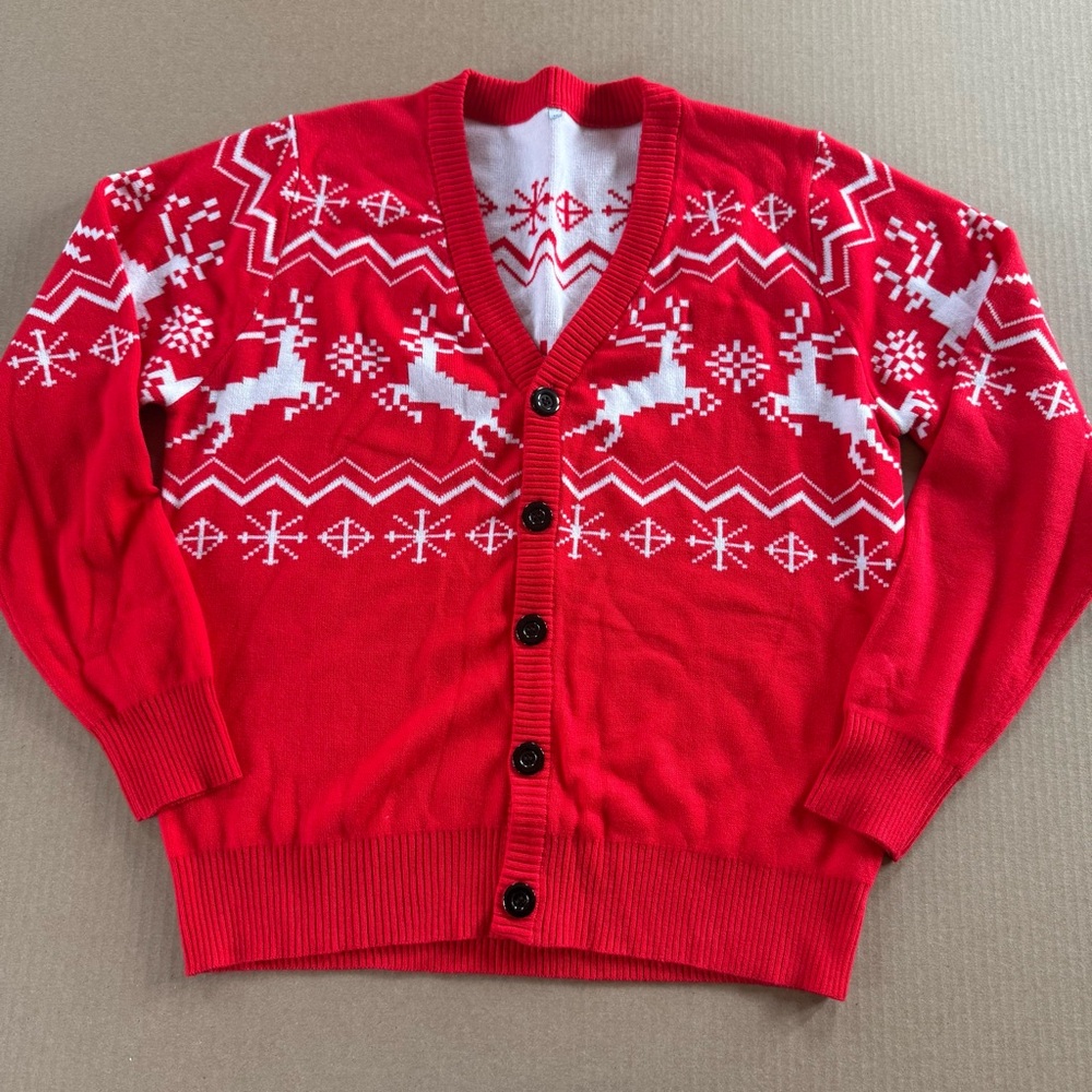 Red Reindeer Pattern Men's Sweater Size Medium Unisex
